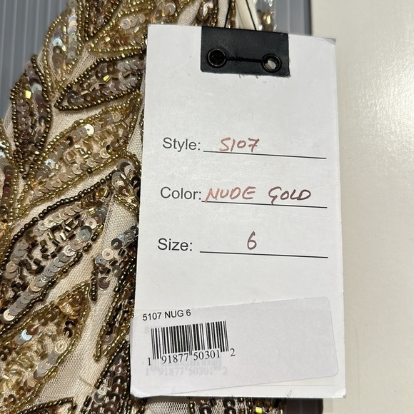 MAC DUGGAL EMBELLISHED LEAF EVENING GOWN #5107
Worn for 2 hours - Picture 8 of 11